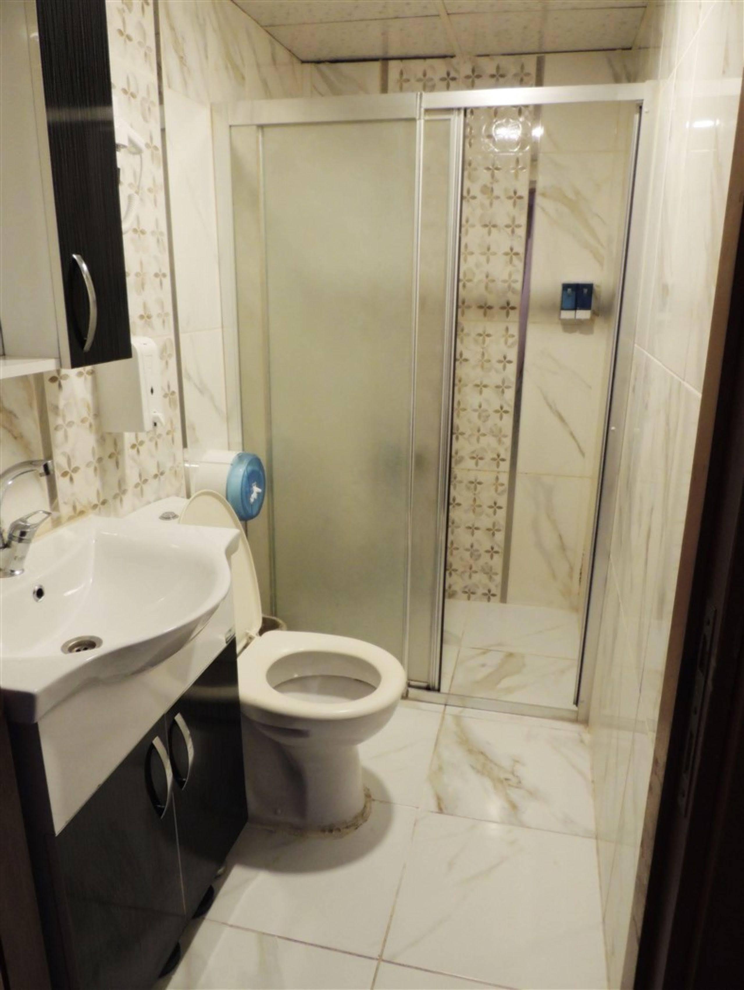 Adana Saray Hotel Exterior foto