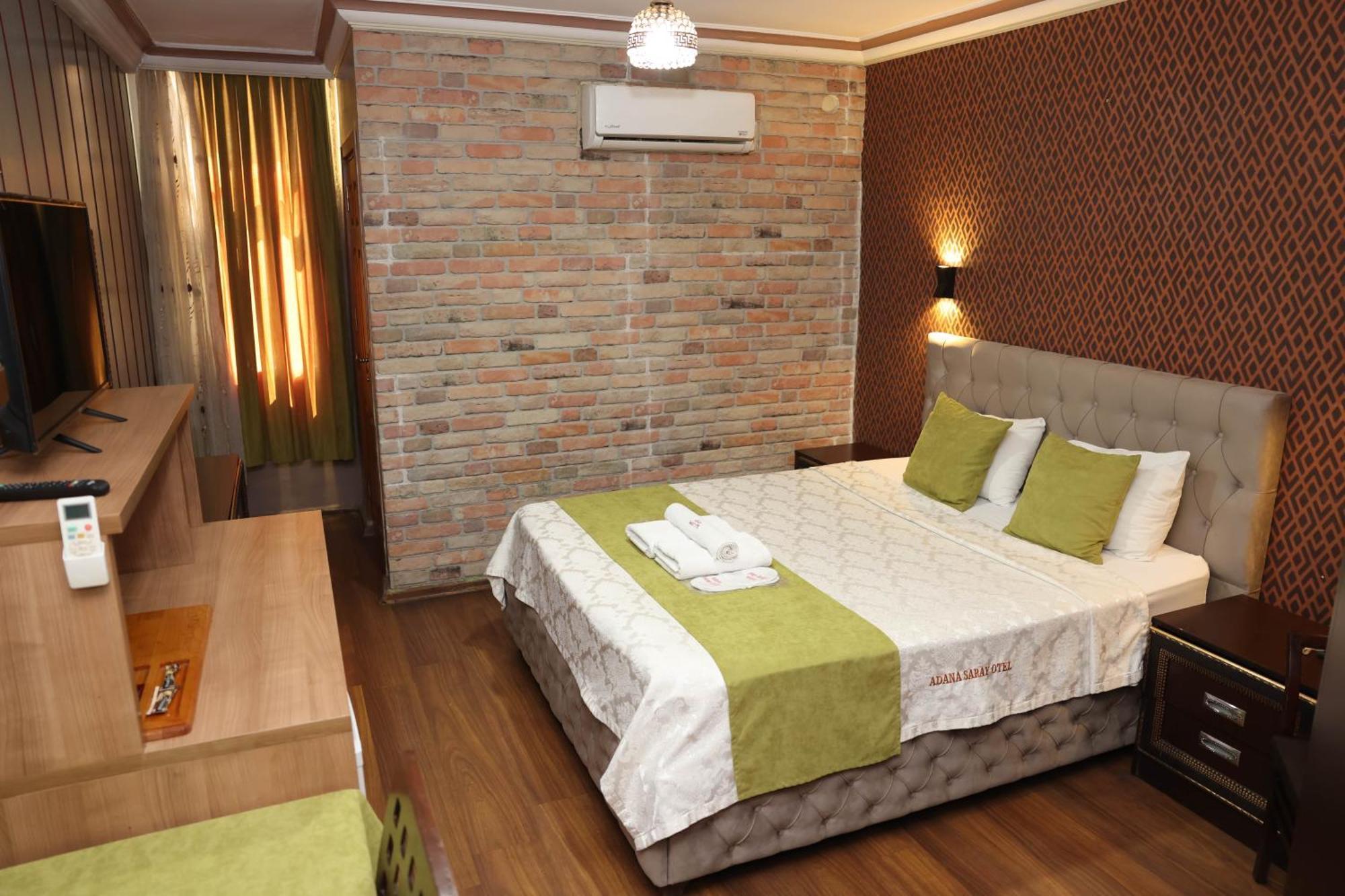 Adana Saray Hotel Exterior foto