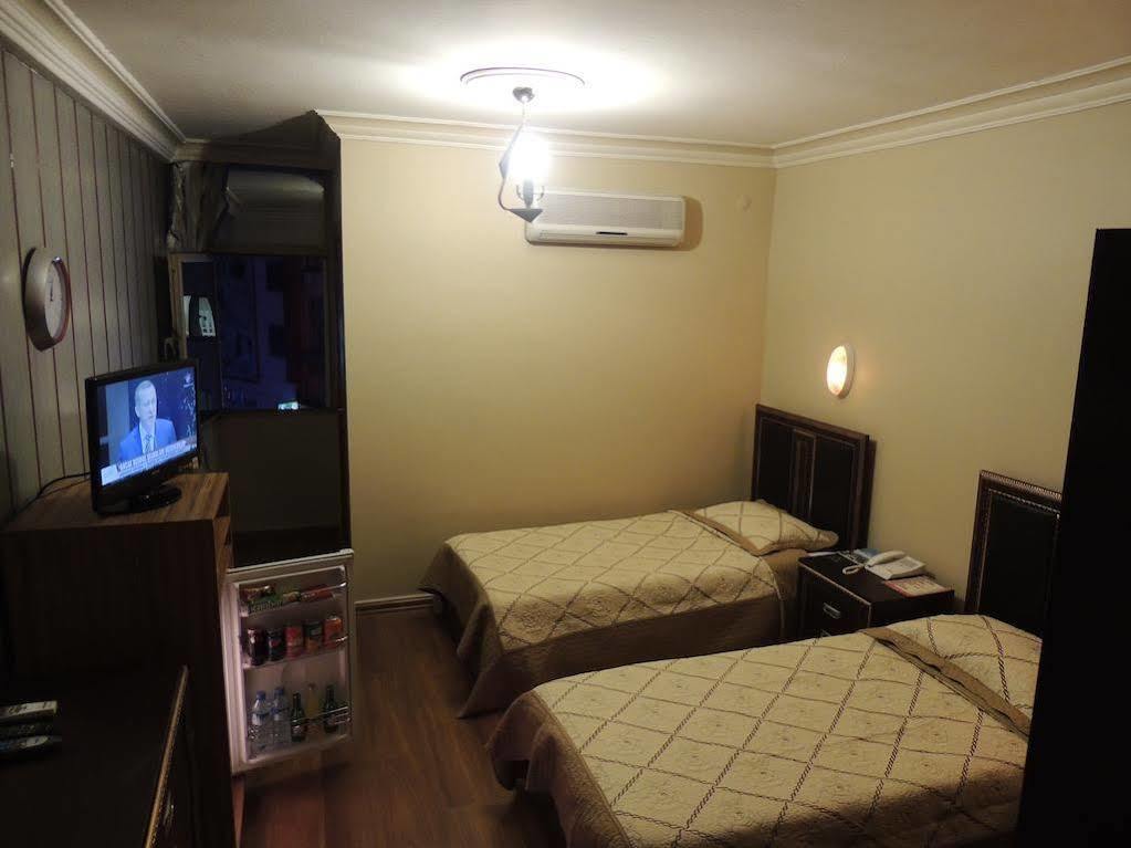 Adana Saray Hotel Exterior foto
