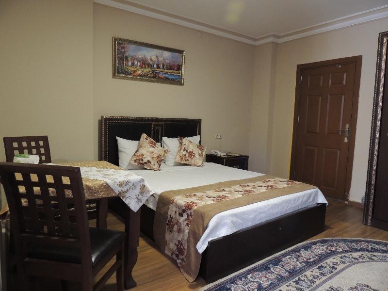 Adana Saray Hotel Exterior foto