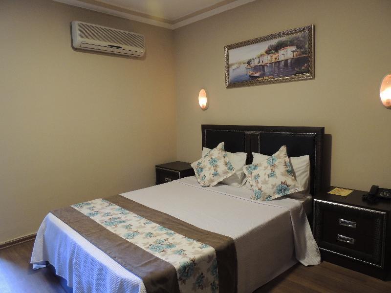 Adana Saray Hotel Exterior foto